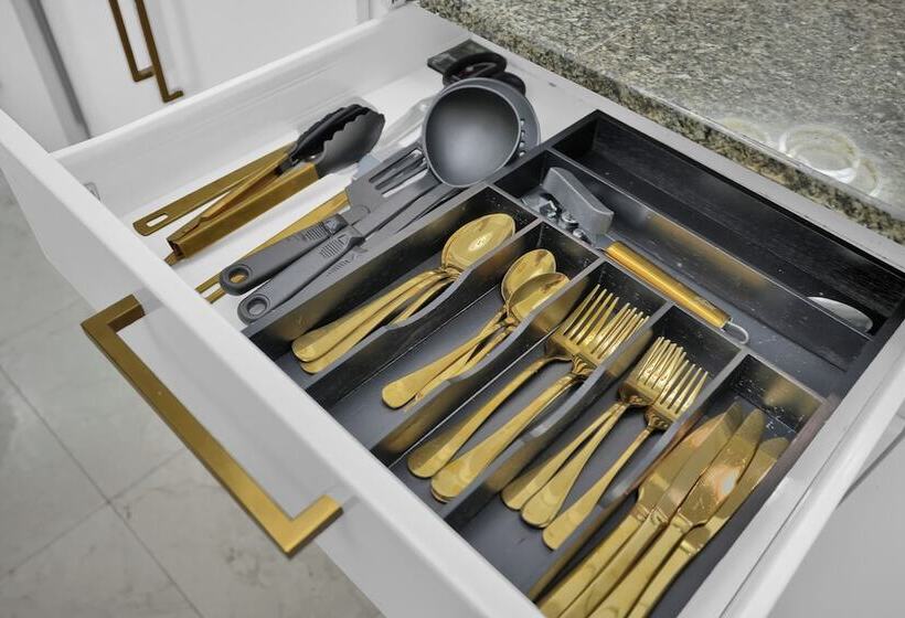 Zeus Sanctuary In Brickell Miami