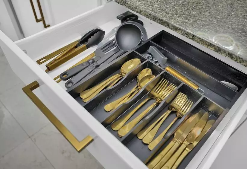 Zeus Sanctuary In Brickell Miami