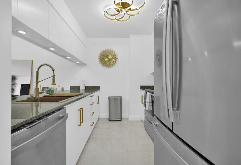 Zeus Sanctuary In Brickell Miami