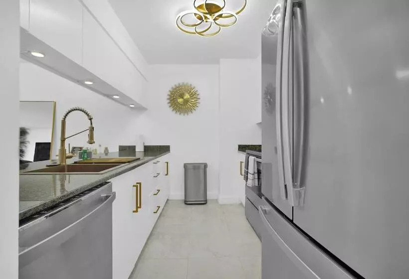 Zeus Sanctuary In Brickell Miami