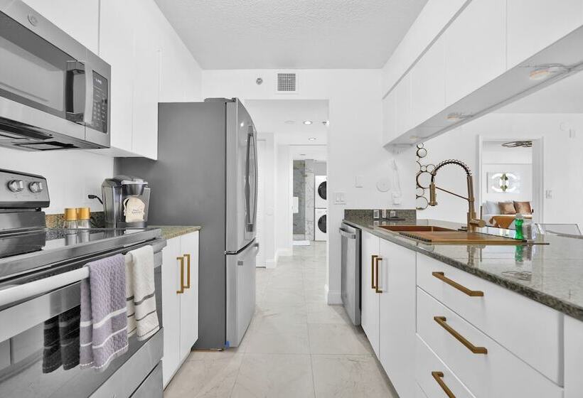 Zeus Sanctuary In Brickell Miami