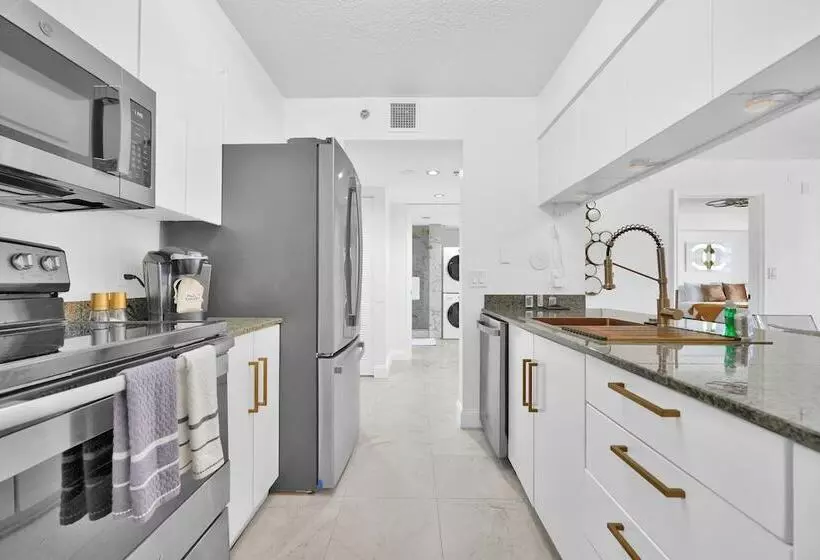 Zeus Sanctuary In Brickell Miami