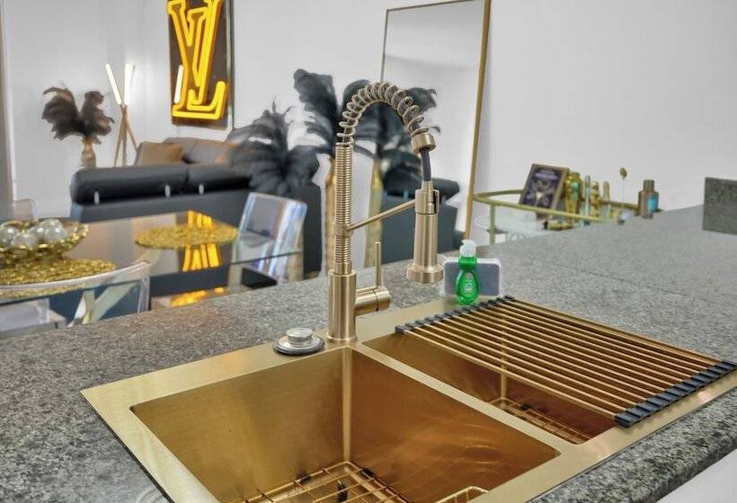 Zeus Sanctuary In Brickell Miami