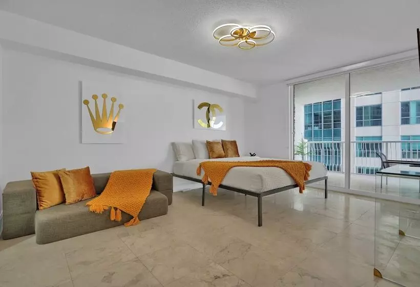 Zeus Sanctuary In Brickell Miami