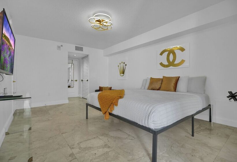 Zeus Sanctuary In Brickell Miami