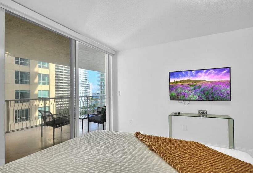 Zeus Sanctuary In Brickell Miami