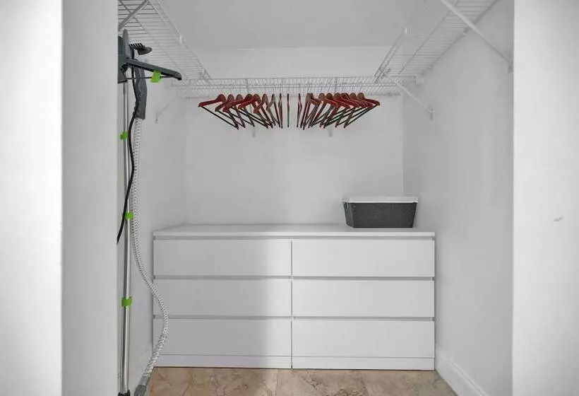 Zeus Sanctuary In Brickell Miami