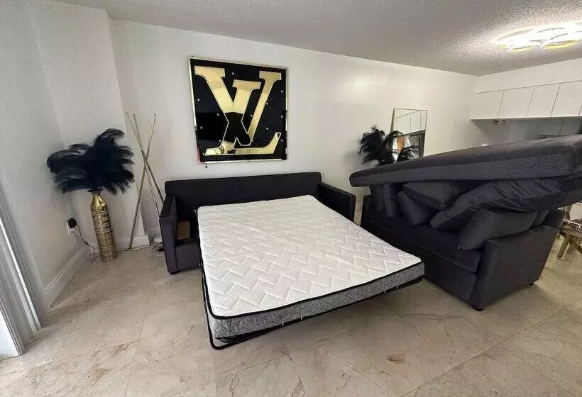 Zeus Sanctuary In Brickell Miami