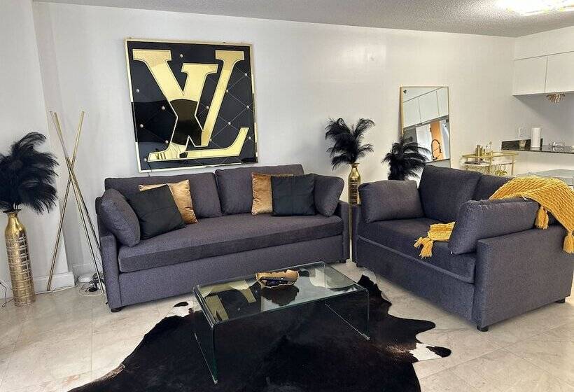 Zeus Sanctuary In Brickell Miami