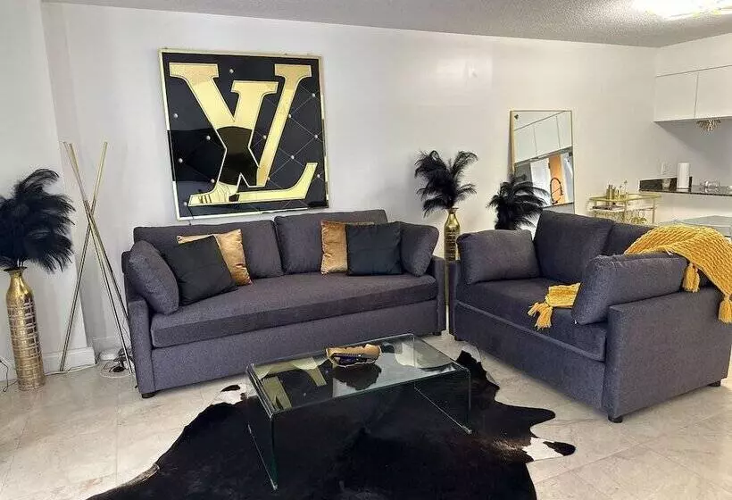 Zeus Sanctuary In Brickell Miami