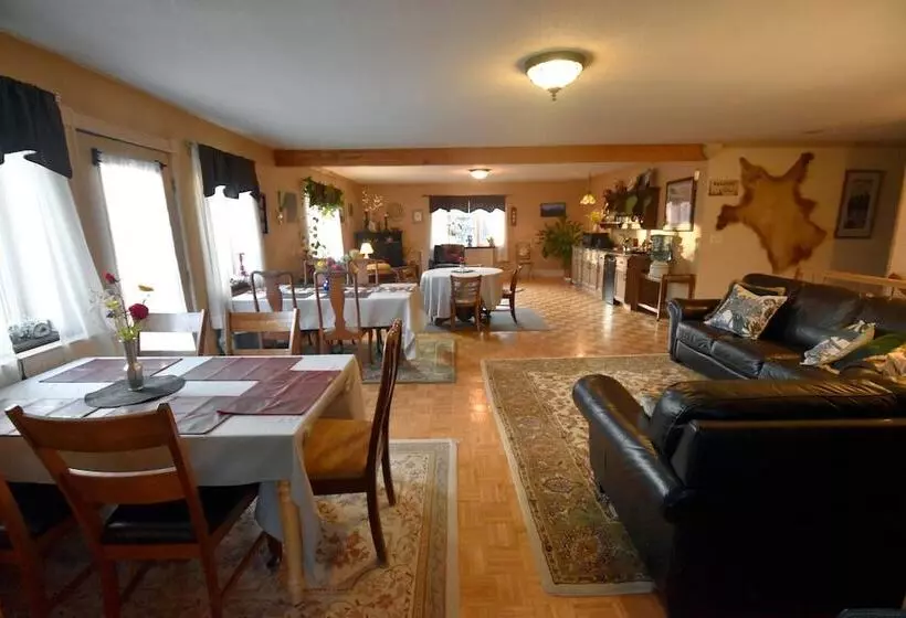 Aamiaismajoitus (B&B) Alaska Grizzly Lodge