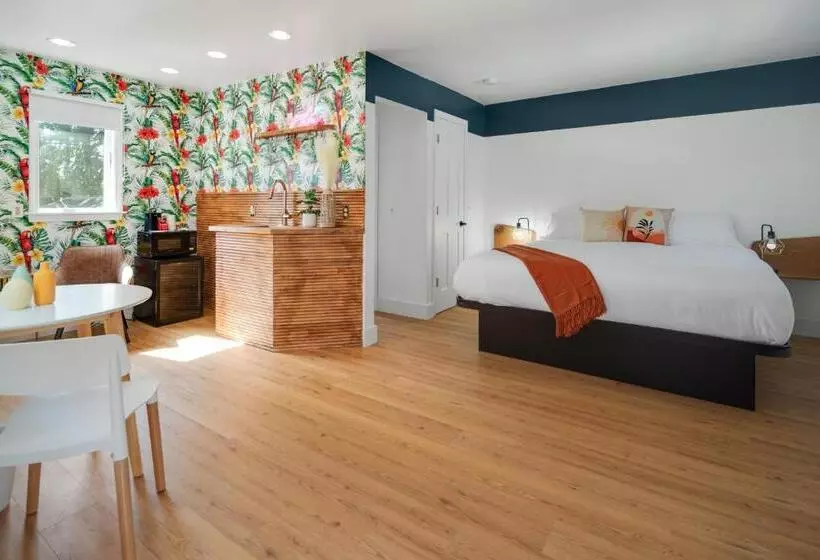Birches Motel