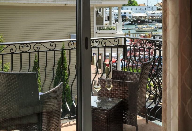 فندق 16 Bay View