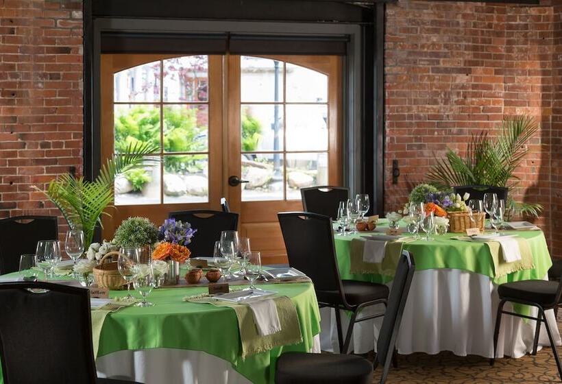 فندق 16 Bay View