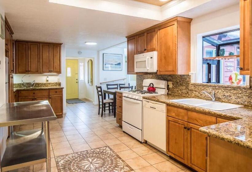 فندق Andril Fireplace Cottages