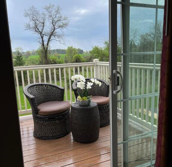 Отель Brinton Suites