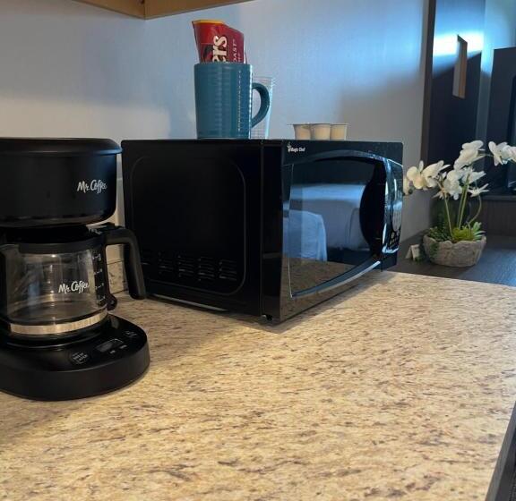 Отель Brinton Suites