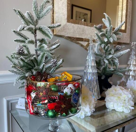 Отель Brinton Suites