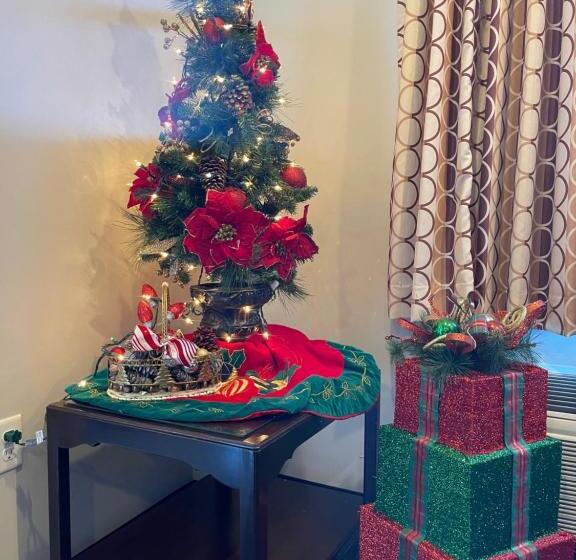 Отель Brinton Suites