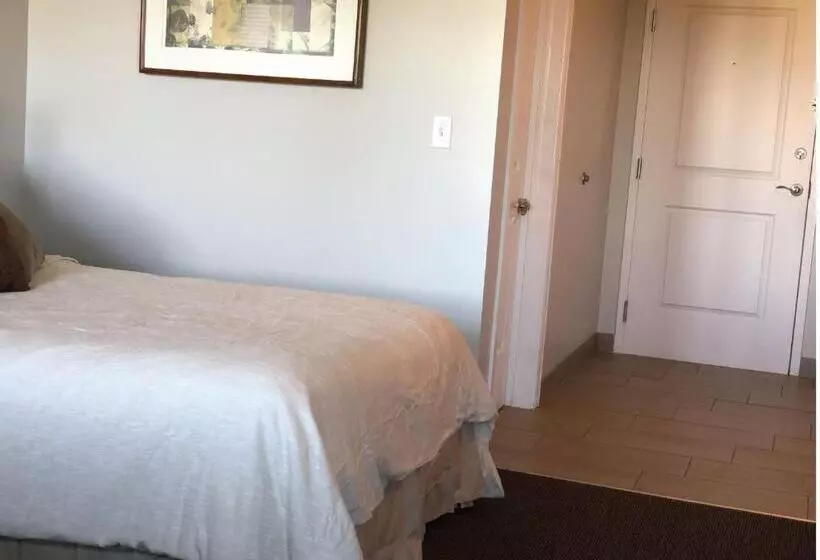 ホテル Brinton Suites