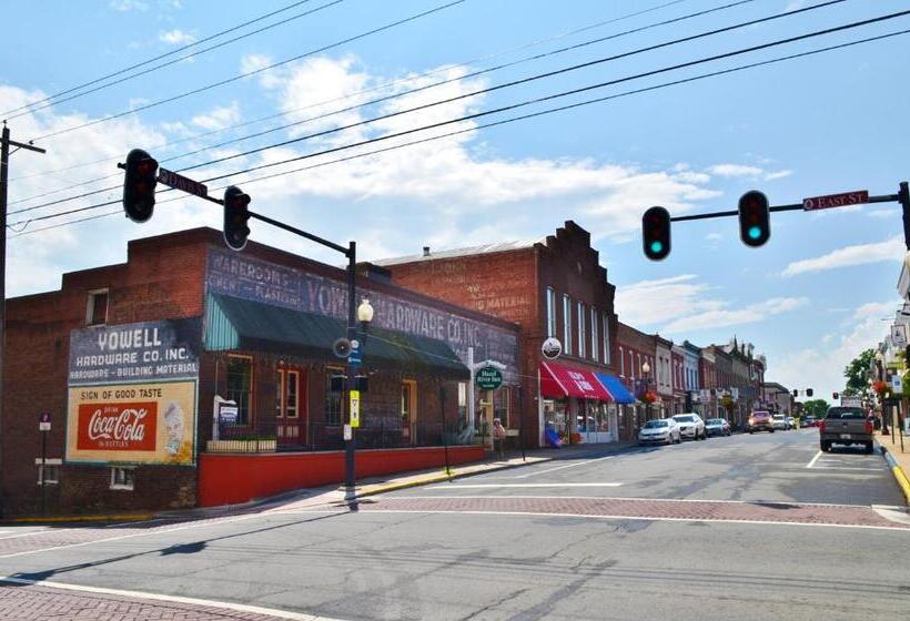 Отель Suites At 249