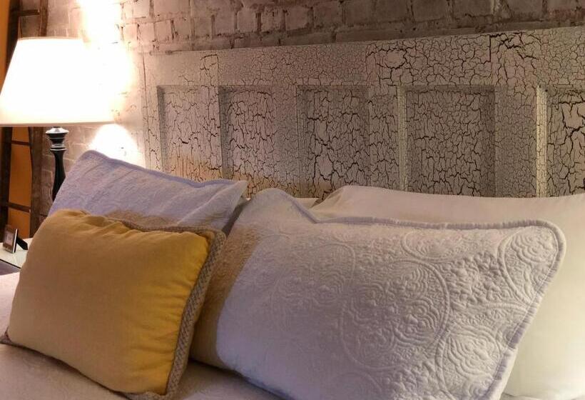 Отель Suites At 249