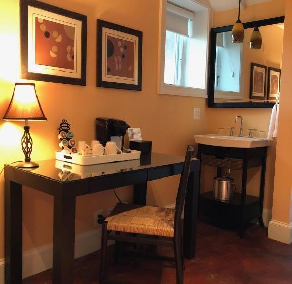 Отель Suites At 249