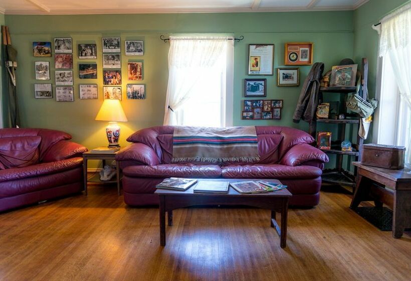 Indiana Jones Bed & Breakfast