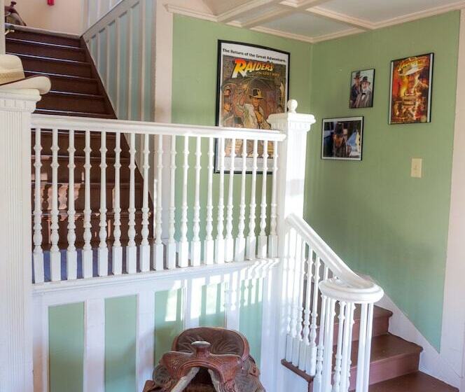 Indiana Jones Bed & Breakfast