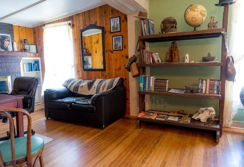 Indiana Jones Bed & Breakfast