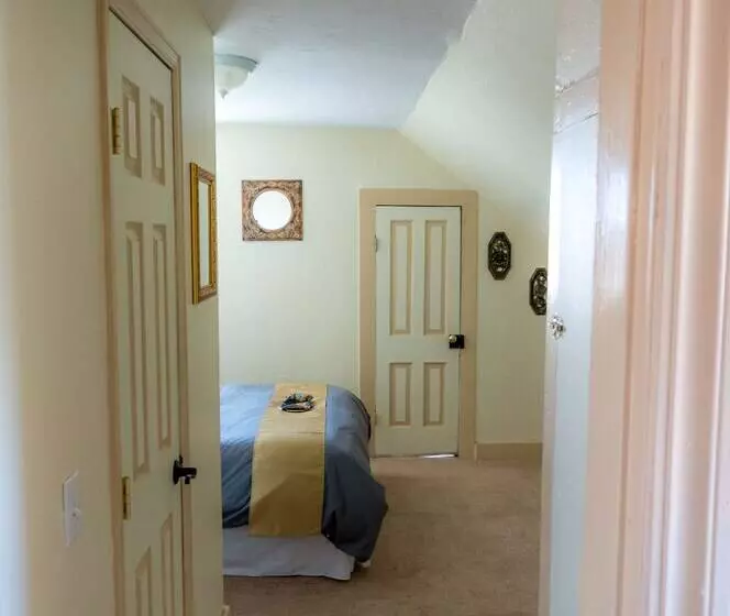 Indiana Jones Bed & Breakfast