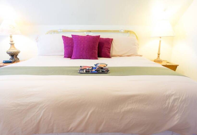 Indiana Jones Bed & Breakfast