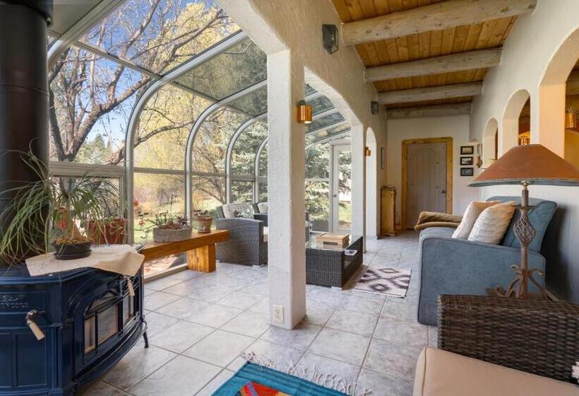 Mariposa Lodge Bed And Breakfast