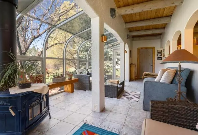 Mariposa Lodge Bed And Breakfast