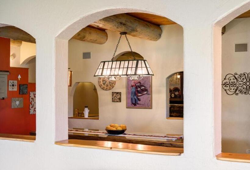 Mariposa Lodge Bed And Breakfast