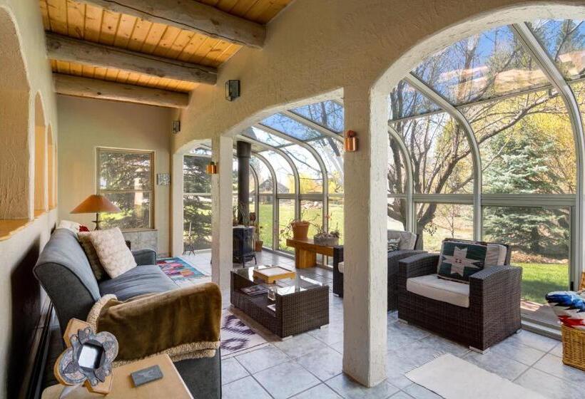 Mariposa Lodge Bed And Breakfast