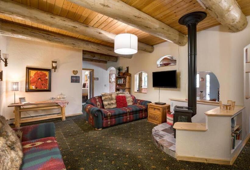 Mariposa Lodge Bed And Breakfast