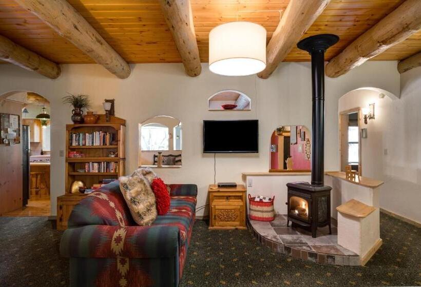 Mariposa Lodge Bed And Breakfast