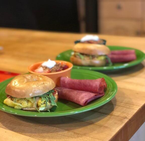 Mariposa Lodge Bed And Breakfast