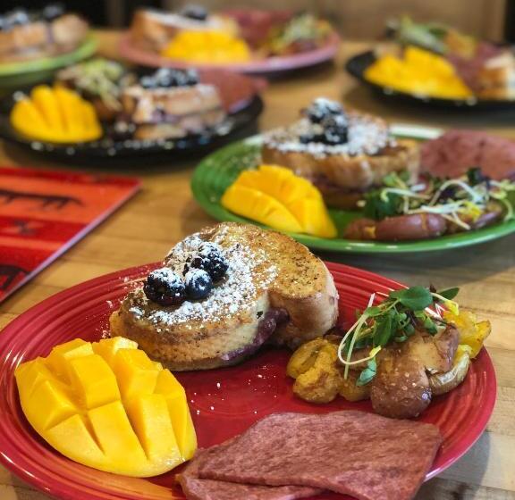 Mariposa Lodge Bed And Breakfast