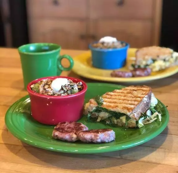 Mariposa Lodge Bed And Breakfast