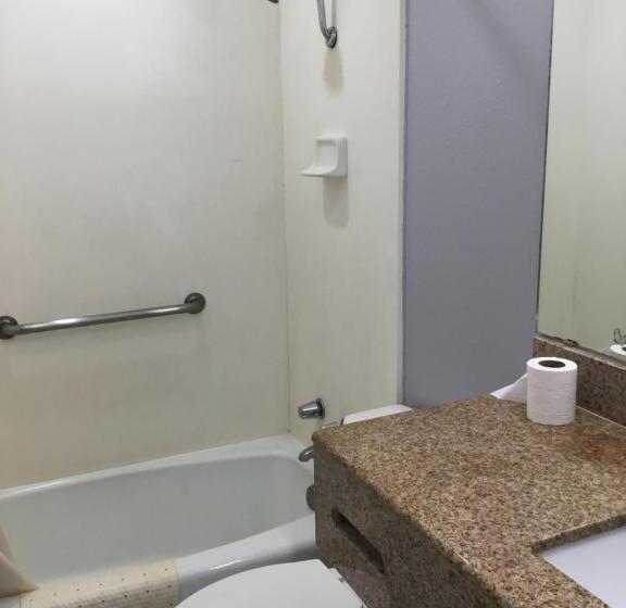 فندق على الطريق Budget Inn Plainview