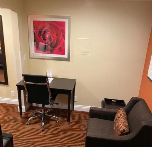 מוטל Convention Center Inn & Suites