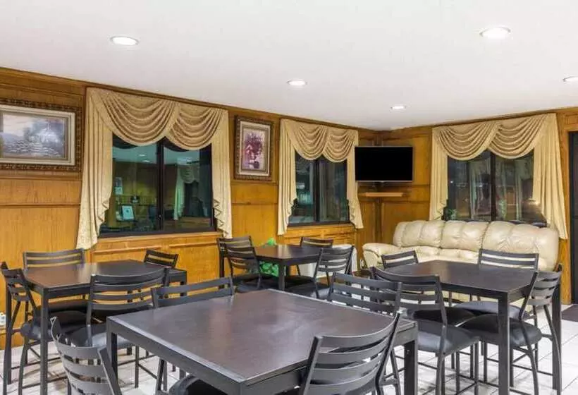 モーテル Scottish Inns & Suites