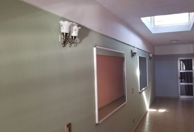 تختخواب و صبحانه Front Beach House