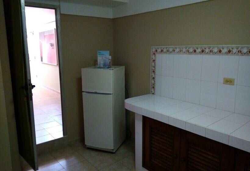 تختخواب و صبحانه Front Beach House