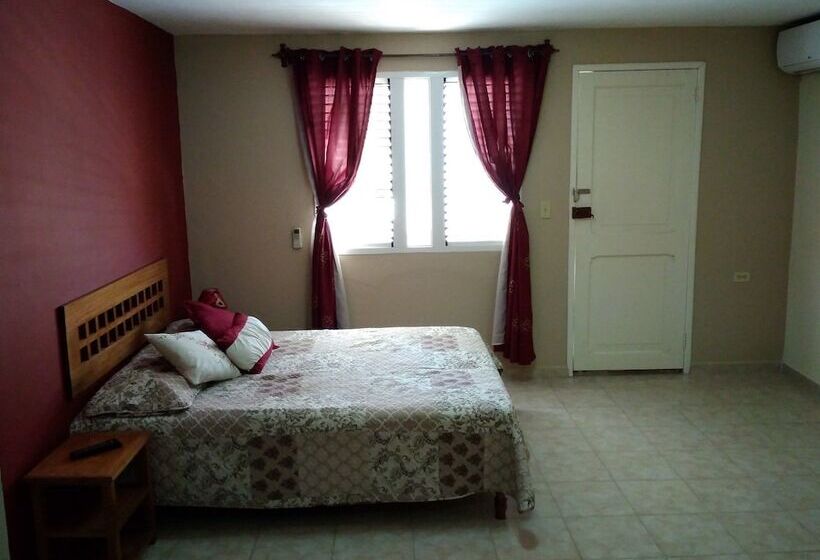 تختخواب و صبحانه Front Beach House