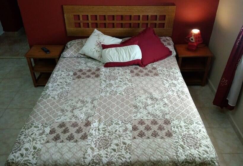 تختخواب و صبحانه Front Beach House