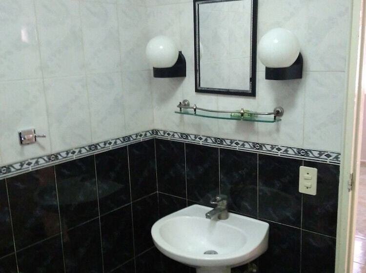 تختخواب و صبحانه Front Beach House