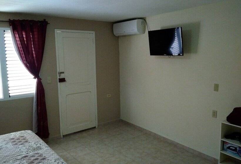 تختخواب و صبحانه Front Beach House